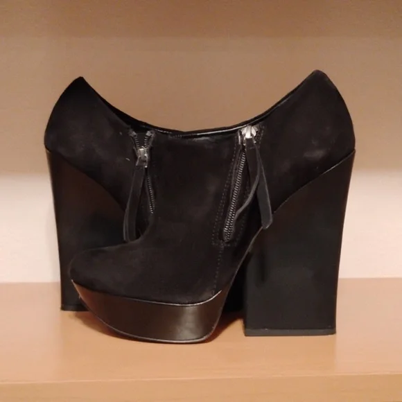 Shoes - Picture 12 of 12